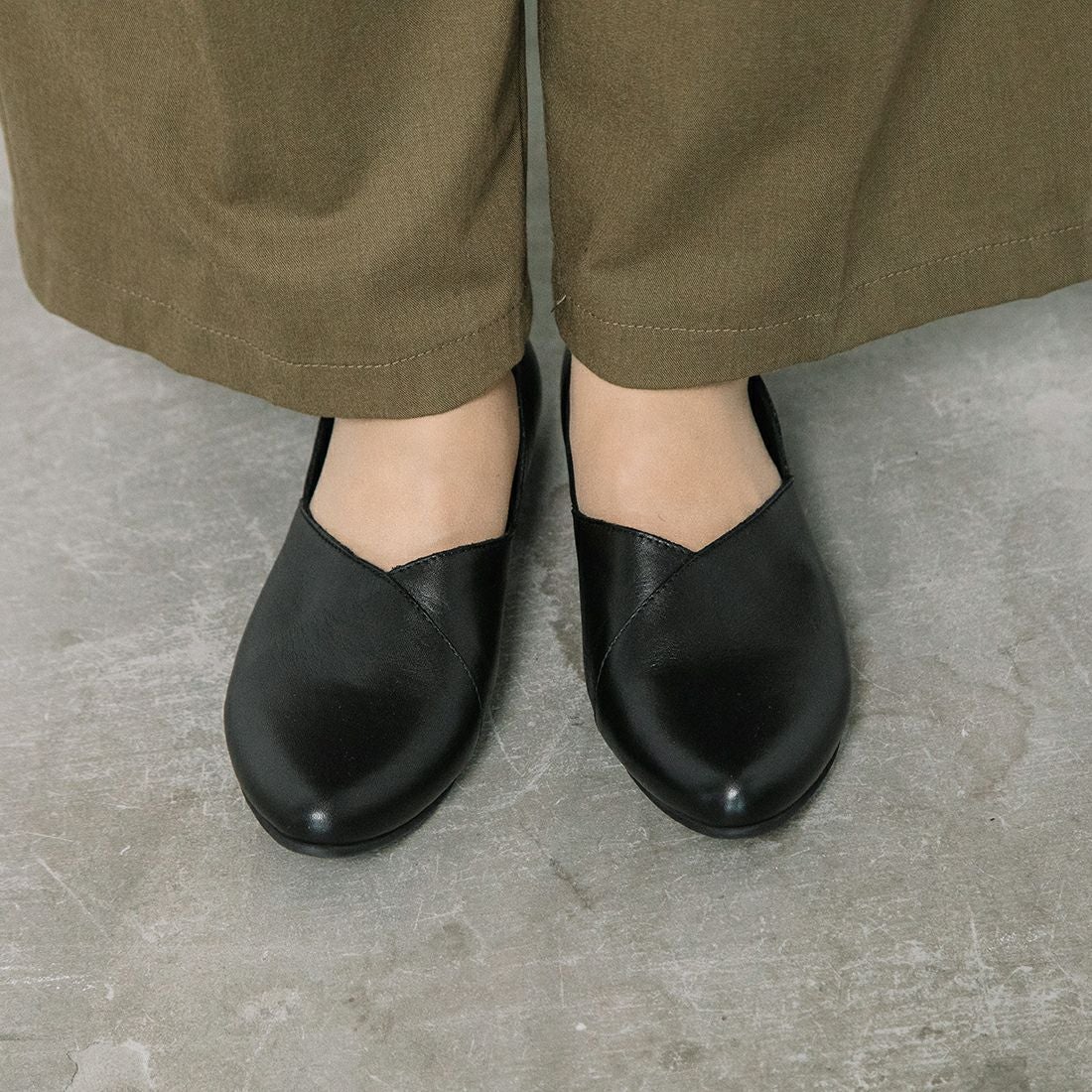 yuko imanishi+ Vカットデザインフラットシューズ IBUKI|銀座