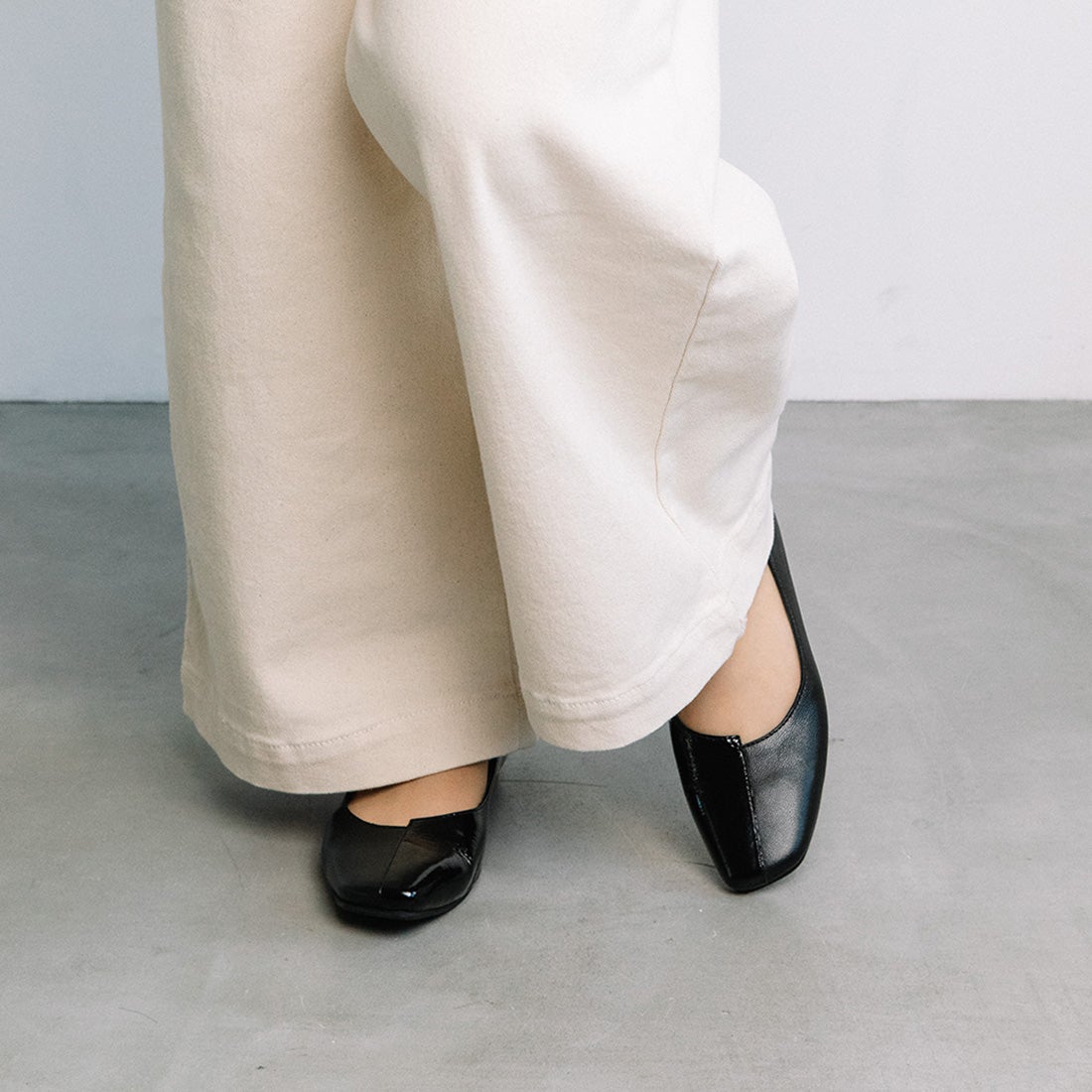 新品 yuko Imanishi+ フラットシューズ ASAHI ホワイト 38 yuko imanishi+ アシンメトリーカットフラットシューズ ASAHI|銀座