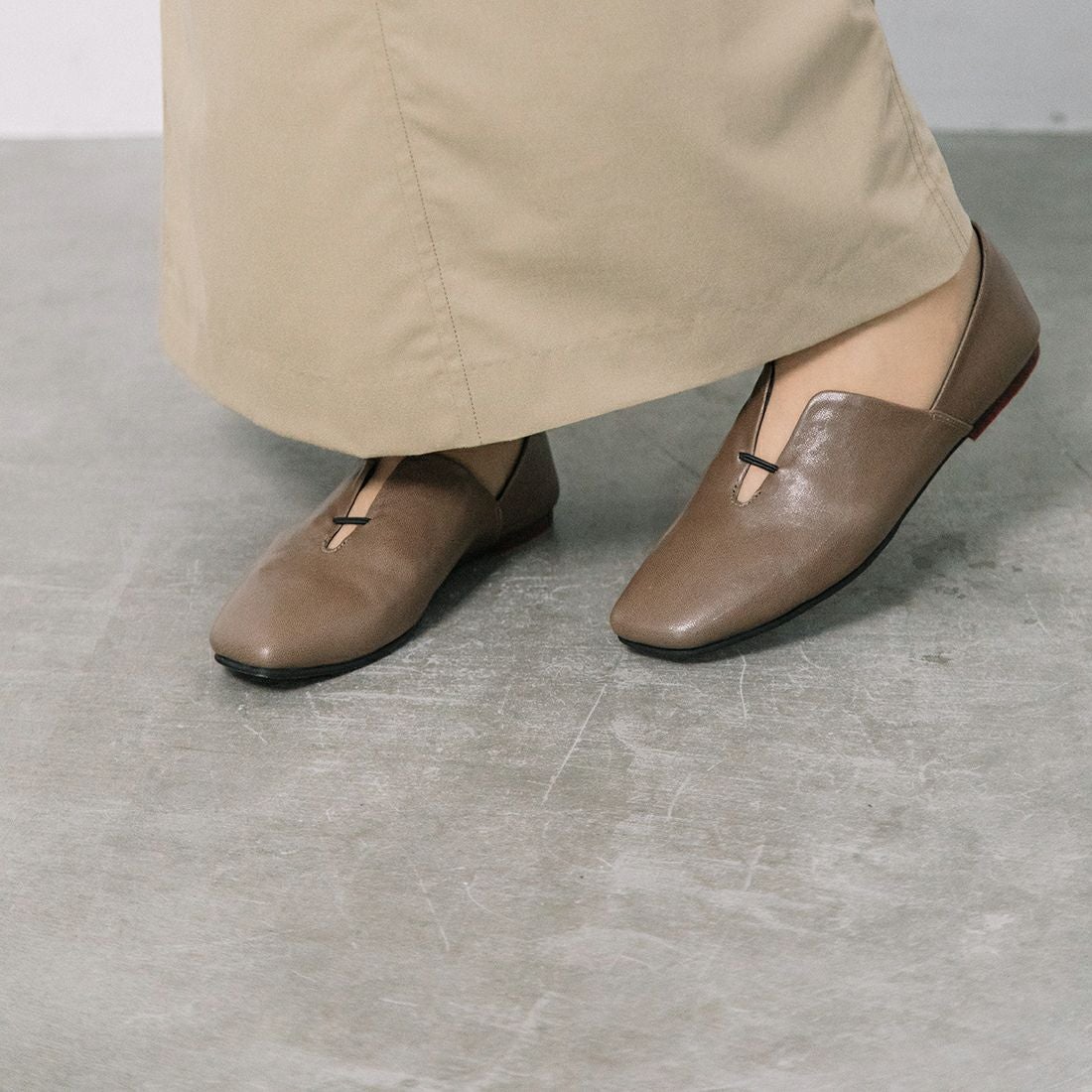 yuko imanishi+ フロントゴムスクエアトゥシューズ AZU|銀座ワシントン
