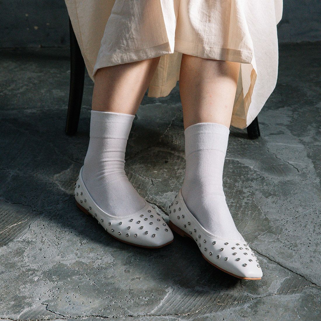 W ストーンスタッズフラットパンプス|銀座ワシントン 公式サイト