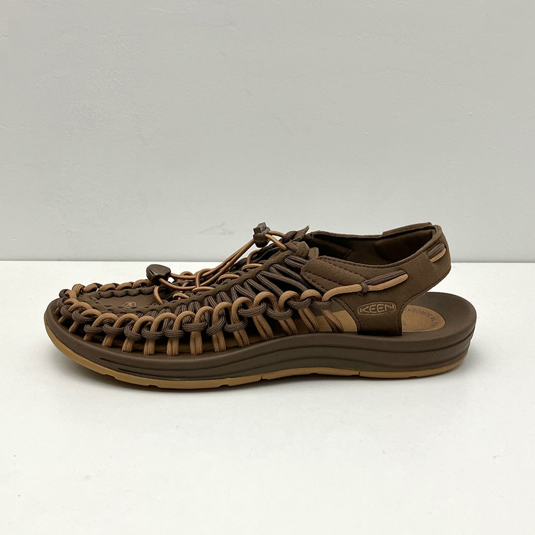 KEEN UNEEK メンズサイズサンダル|銀座ワシントン 公式サイト