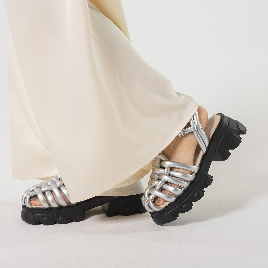 予約] W ボリュームストラップ厚底サンダル ※4月中旬入荷予定|銀座